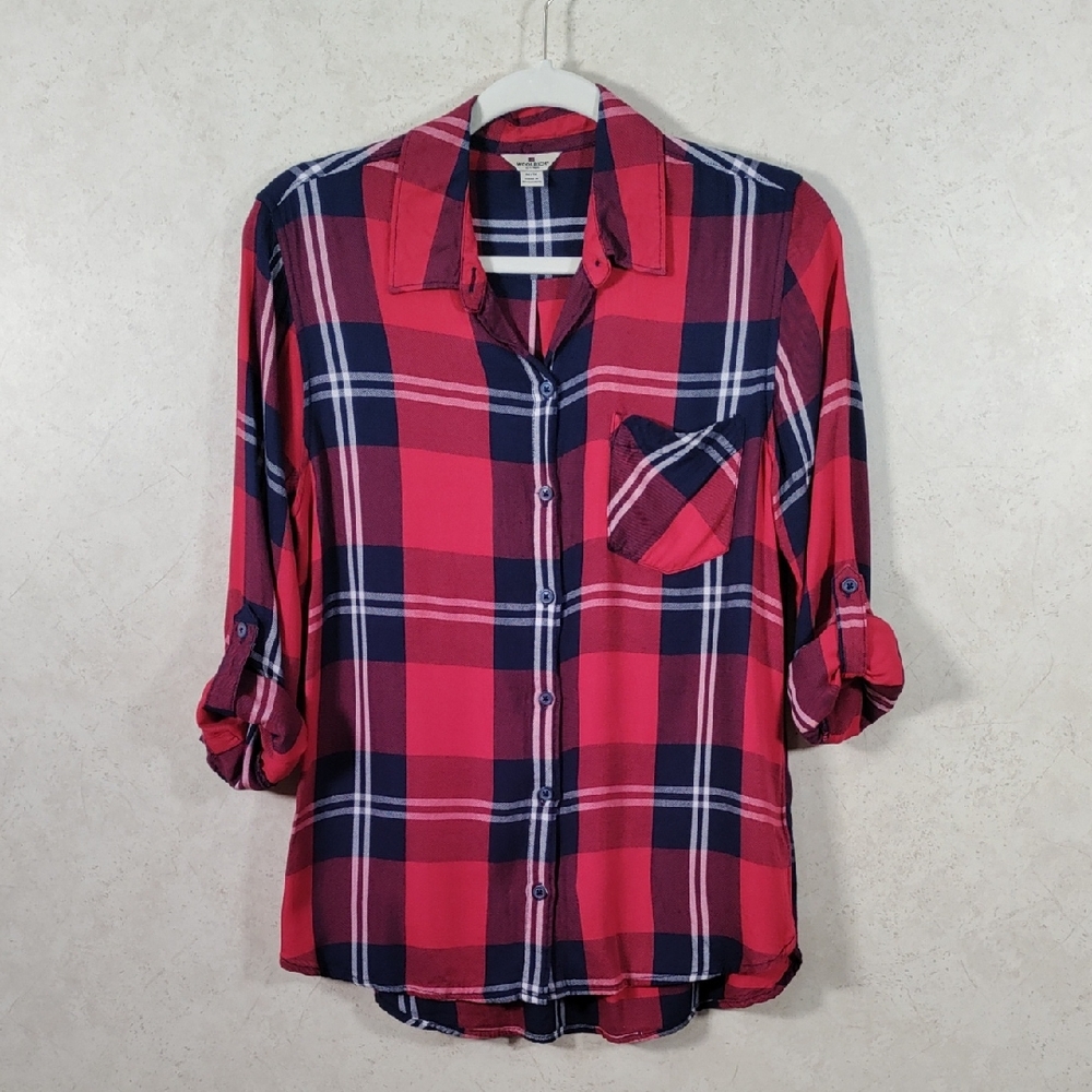 H165 Woolrich red and blue plaid flannel button up shirt M